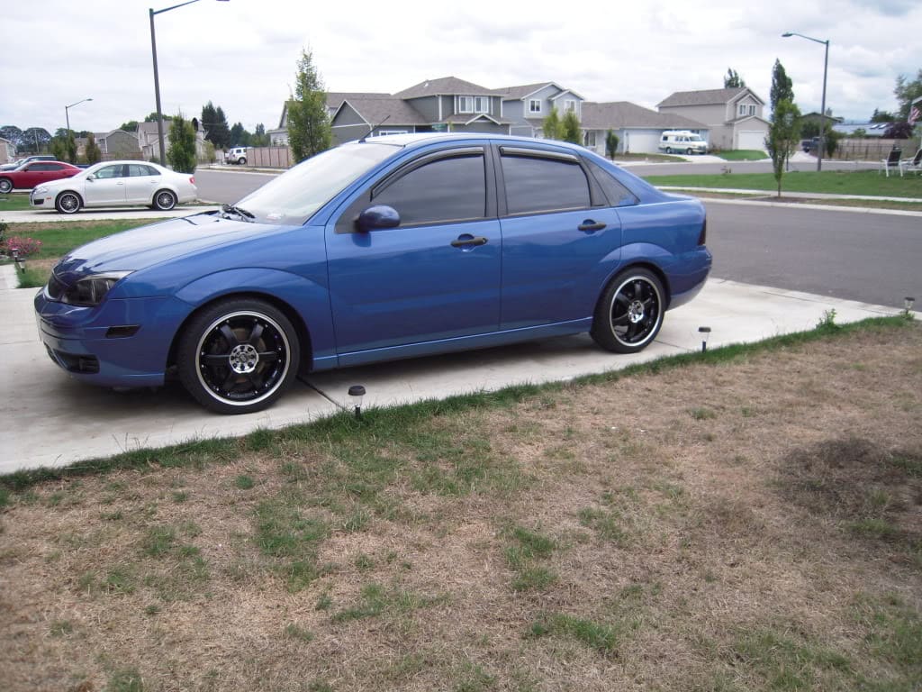 2006 Ford Focus with 17x7.5 Enkei PKR wheels