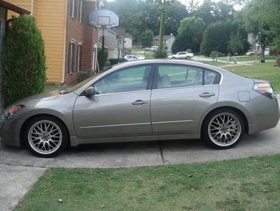 2009 Nissan Altima with Drag DR19 wheels