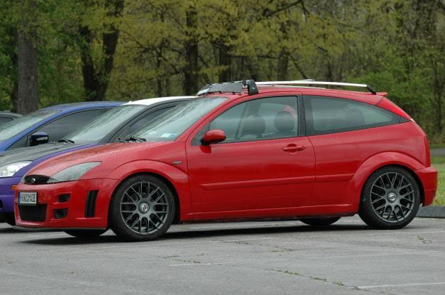 2003 Ford Focus with 18x8 Imola wheels