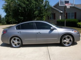 2010 Nissan Altima with MB Spark wheels