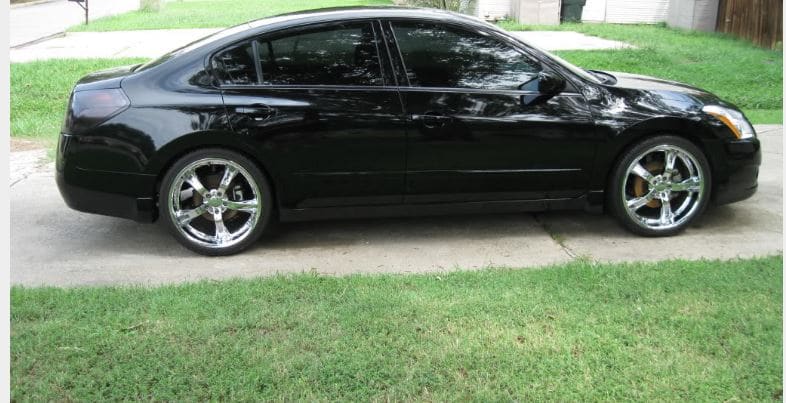 2011 Nissan Altima with 20x8.5 wheels