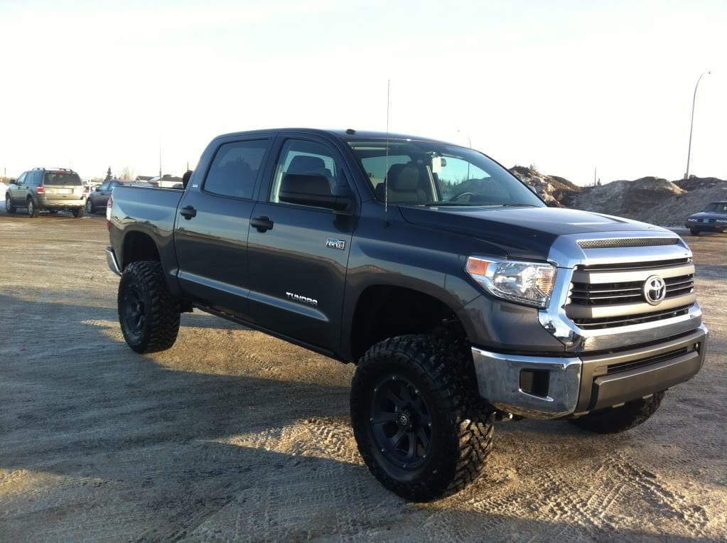 2013 Toyota Tundra with Lexani R4 wheels