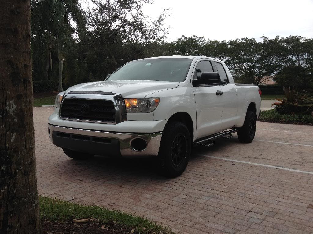 2014 Toyota Tundra with 18x9 MB 352 wheels