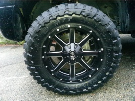 2013 Toyota Tundra with 20x9 Fuel Mavericks wheels