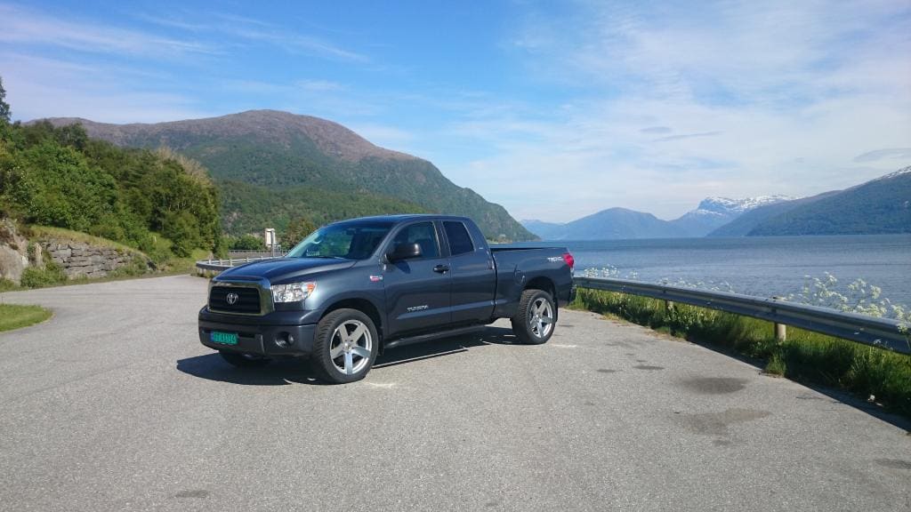 2014 Toyota Tundra with 22x9.5 Black Rhino Everest wheels