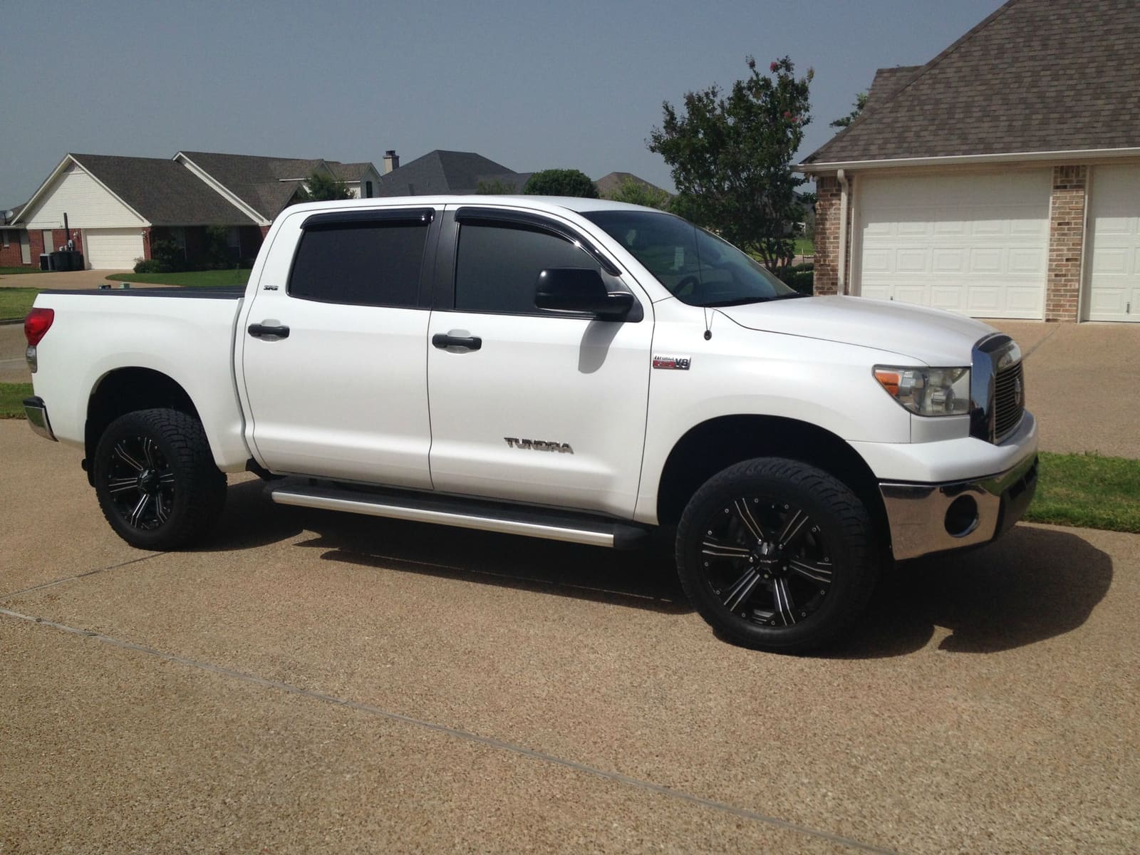 2008 Toyota Tundra with Ballistic Outlaws wheels