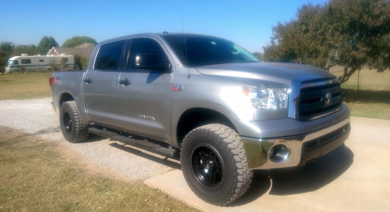 2014 Toyota Tundra with 18x9 Fuel Anza wheels
