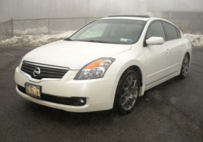 2012 Nissan Altima with Altima SE-R wheels