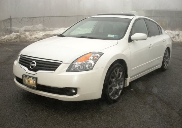 2012 Nissan Altima with Altima SE-R wheels