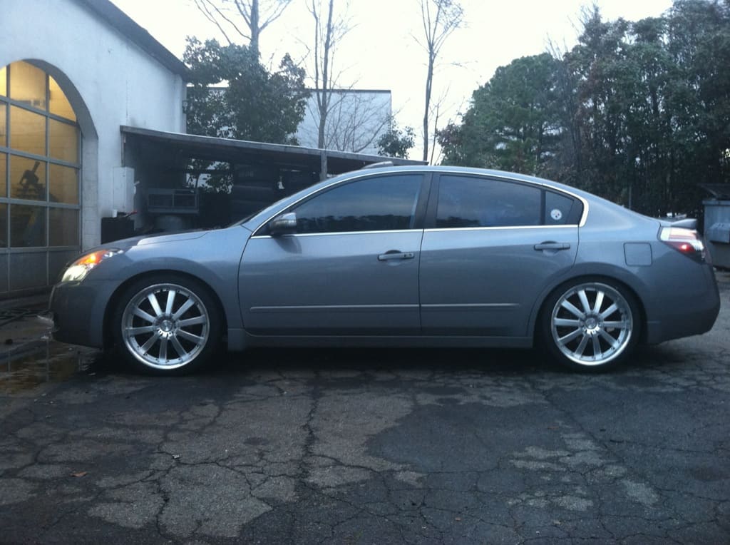 2012 Nissan Altima with 20x8.5 ACE Executive wheels