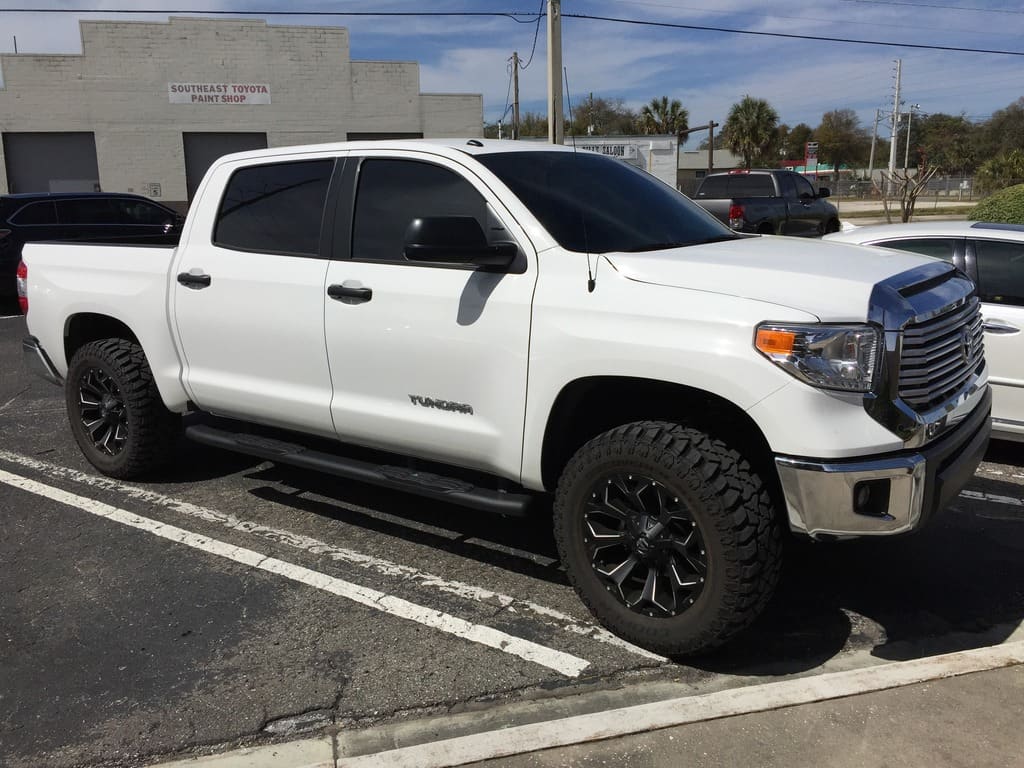 2016 Toyota Tundra with 20x9 Fuel Assault wheels