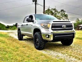 2015 Toyota Tundra with 18x9 Fuel Mavericks wheels