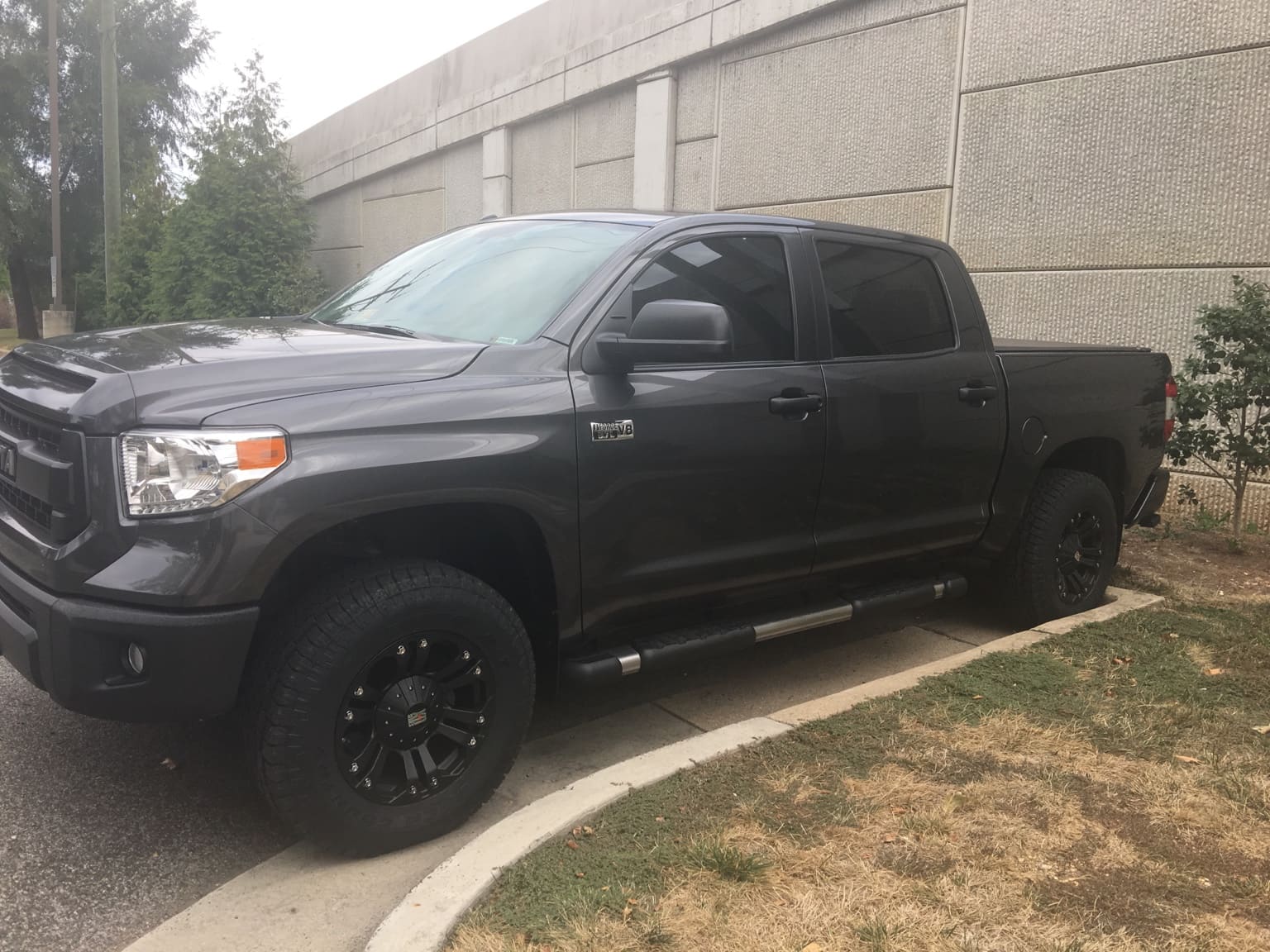 2014 Toyota Tundra with 18x10 XD 778 Monster wheels
