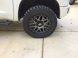 2015 Toyota Tundra with 20x9 KMC XD wheels