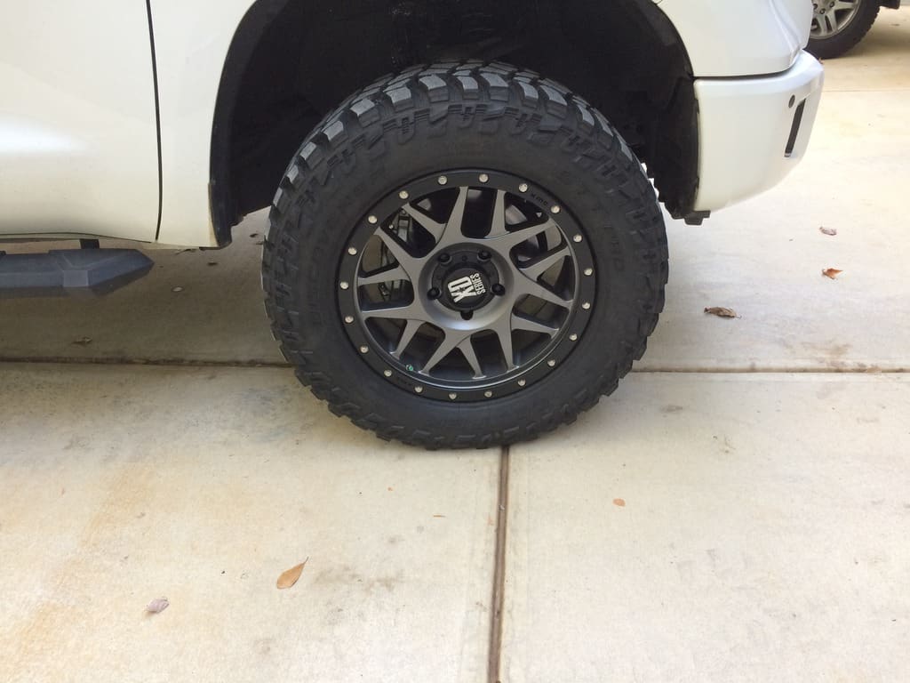 2015 Toyota Tundra with 20x9 KMC XD wheels