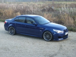 2010 BMW M5 with 20x9.5 Rennen R10 wheels