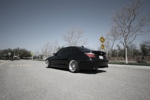 2010 BMW M5 with 20x10 Varrstoen wheels