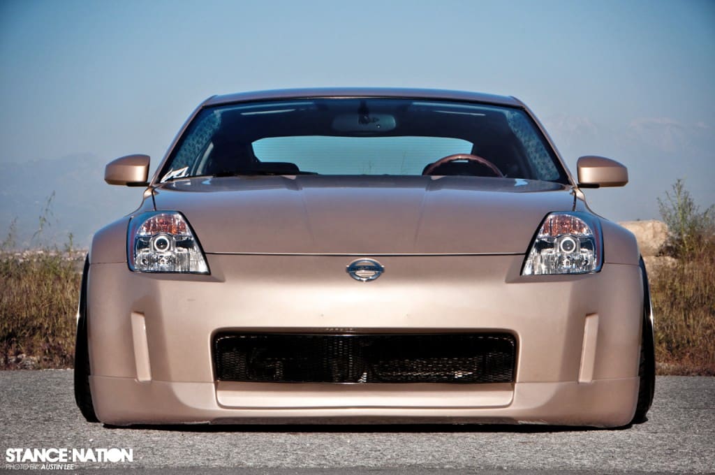 2004 Nissan 350Z with 18x10.5 VIP Modular VX110 wheels