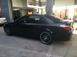 2010 BMW M5 with Rohana wheels