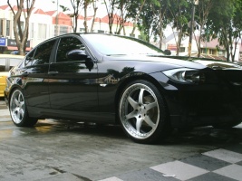 2006 BMW 325 with HRE 546R wheels