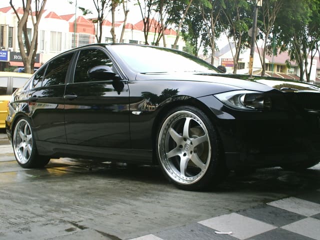 2006 BMW 325 with HRE 546R wheels