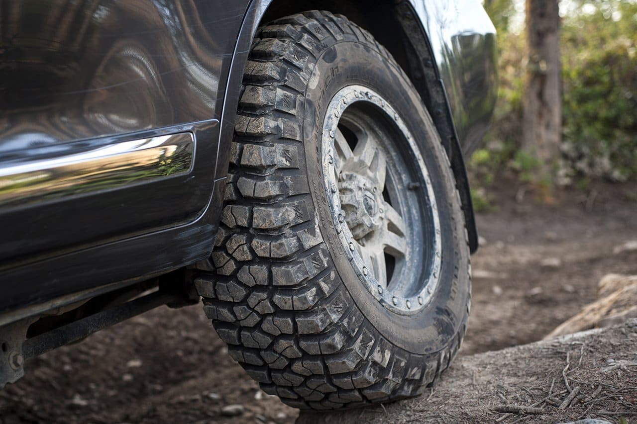 2013 Toyota Land Cruiser with 18x9 Fuel Anza wheels