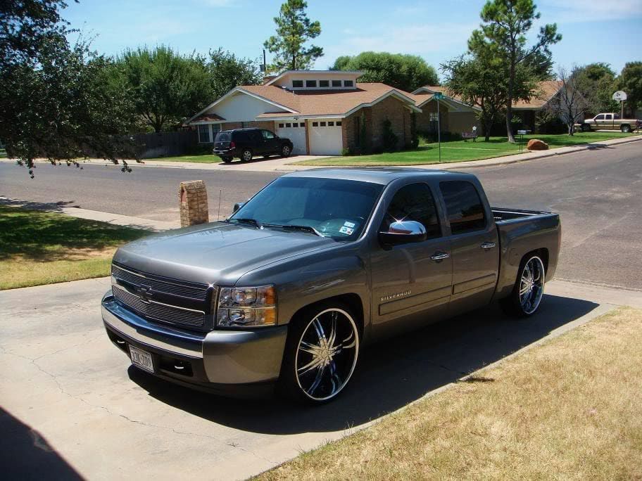 2007 Chevrolet Silverado 2500HD with 26x10 wheels