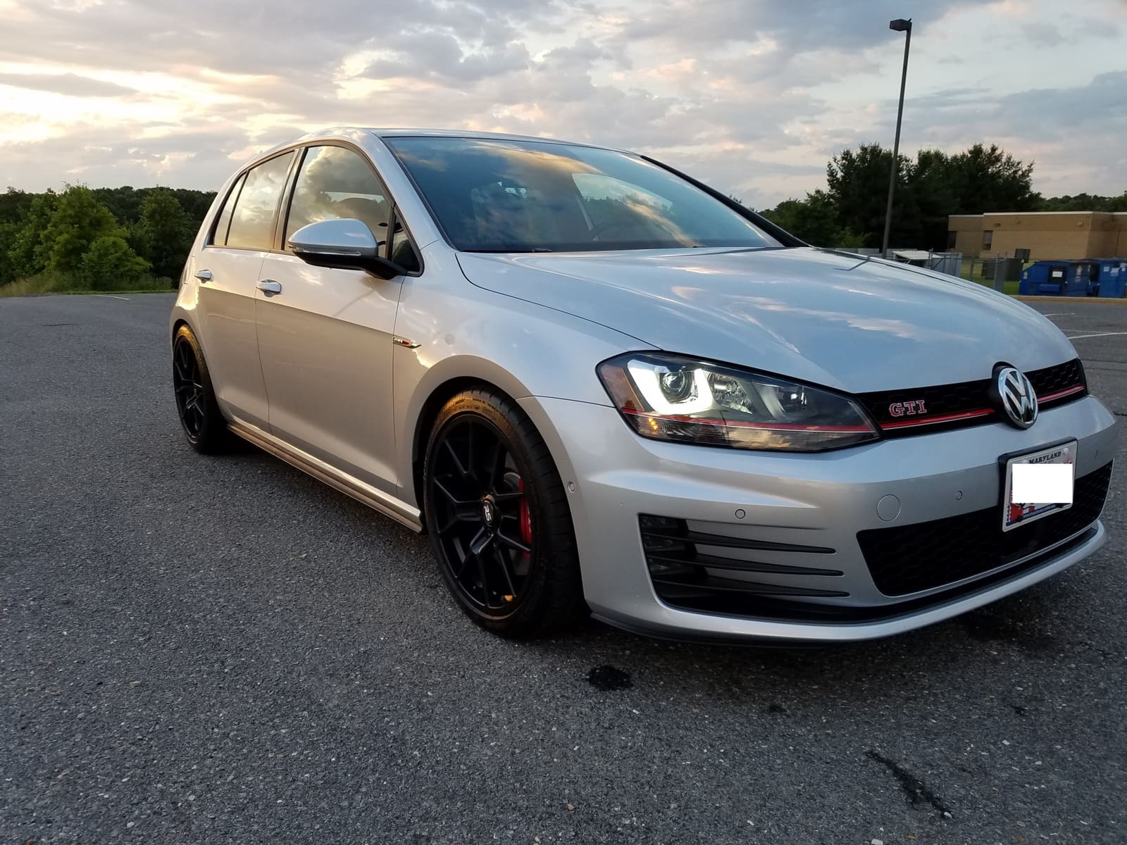 2014 Volkswagen GTI with 18x8.5 RSe10 wheels