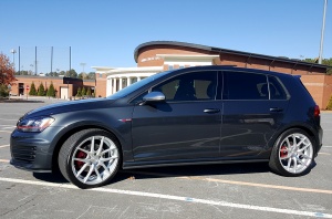 2014 Volkswagen GTI with Niche Targa M130 wheels