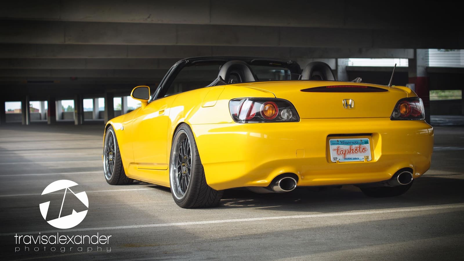 2004 Honda S2000 with 18x8 Algernon Intelesse II wheels