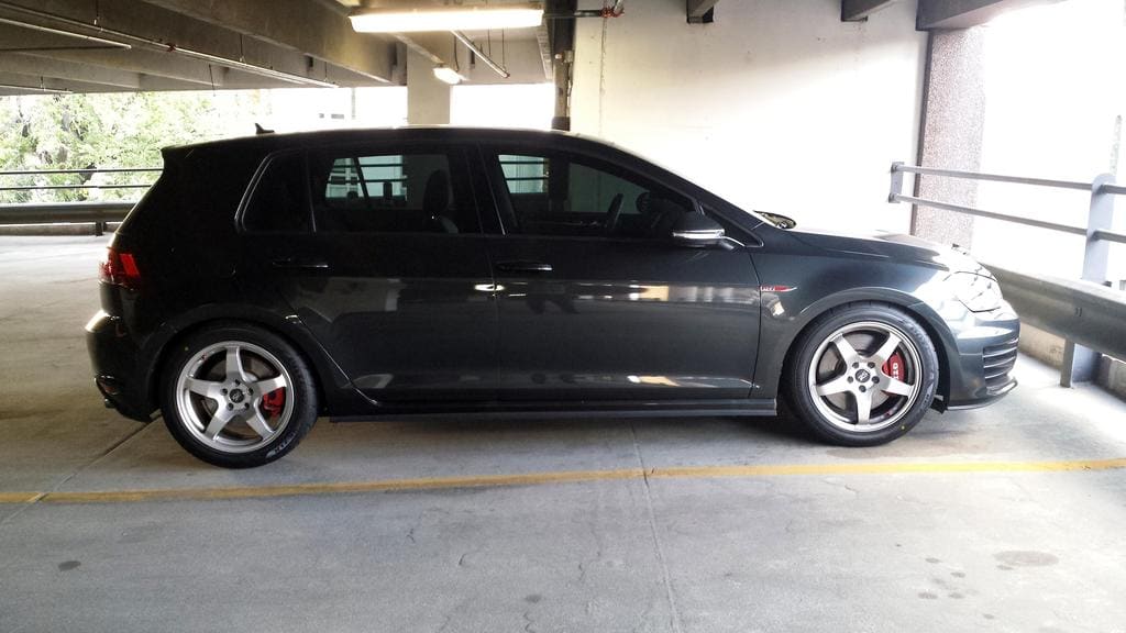 2014 Volkswagen GTI with 17x8 RSe05 wheels