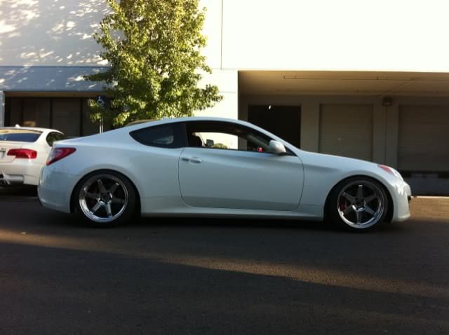 2010 Hyundai Genesis Coupe with 19x9.5 VarrsToen ES wheels