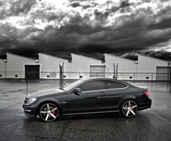 2010 Mercedes-Benz C-Class with 20x8.5 Vossen CV3 wheels