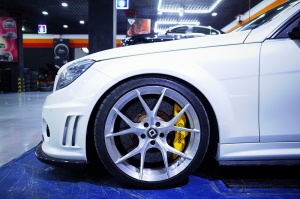 2010 Mercedes-Benz C-Class with 19x8.5 Klassen M52R wheels