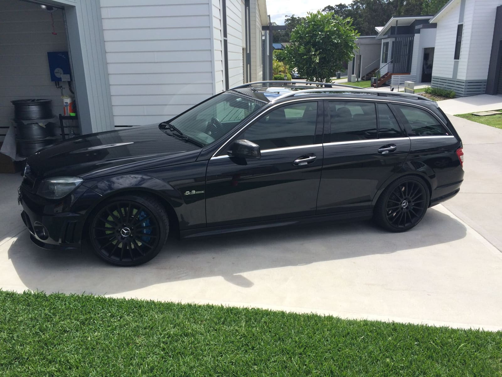2010 Mercedes-Benz C-Class with 19x8.5 AMG Multispokes wheels