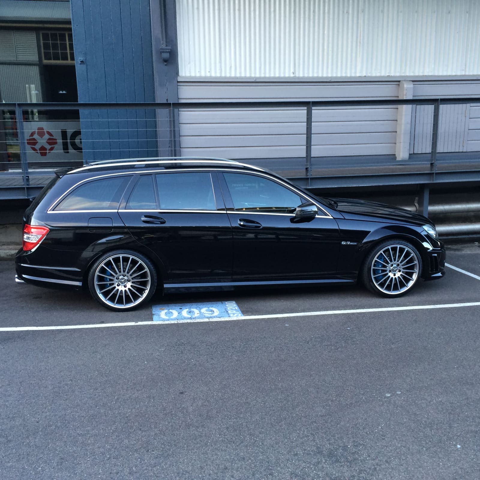 2010 Mercedes-Benz C-Class with 19x8.5 AMG Multispoke wheels