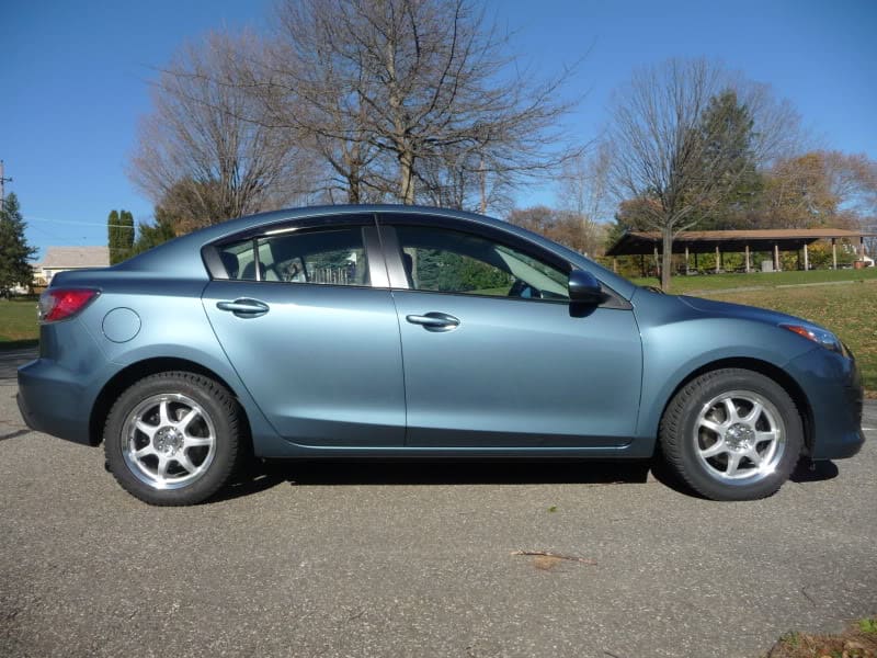 2010 Mazda Mazda3 with 16x7 MB Motoring Seven X wheels