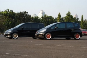 2009 Honda Fit with 16x7 BBS RS 098 wheels