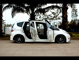 2009 Honda Fit with 18x8 HRE P40 wheels