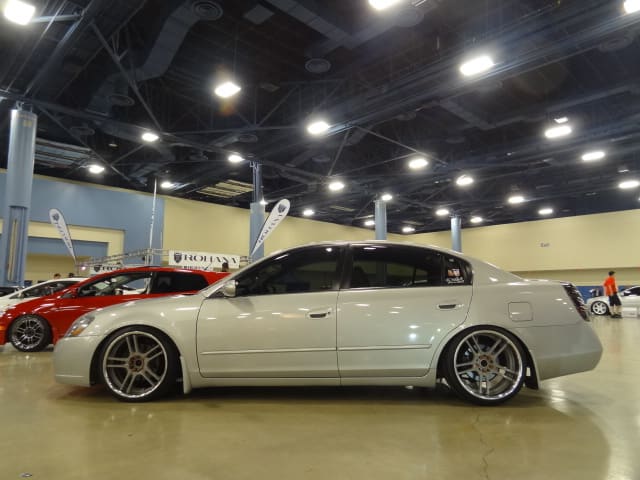 2006 Nissan Altima with 19x9 RacingHart J5 Pro wheels