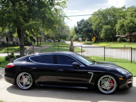 2014 Porsche Panamera with Modulare D1 wheels