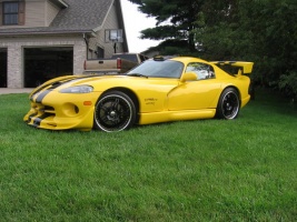 2006 Dodge Viper with HRE 547 wheels