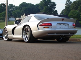 2006 Dodge Viper with 20x10 Daytona wheels