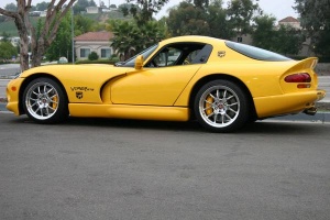 2006 Dodge Viper with Forgeline VR1 wheels
