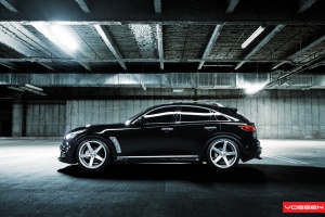 2015 Infiniti QX70 with 22x10.5 Vossen CV3 wheels