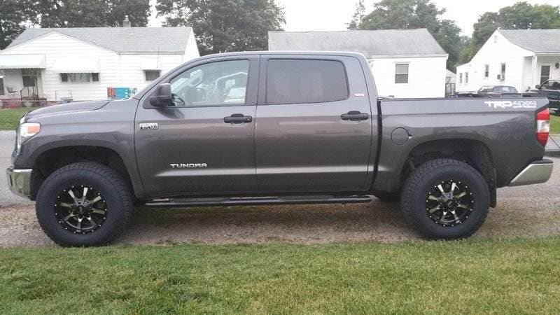 2007 Toyota Tundra with 18x9 Moto wheels