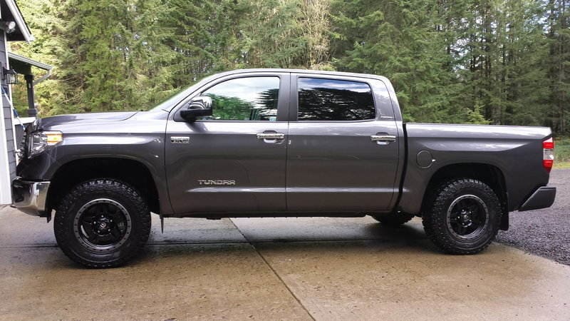 2008 Toyota Tundra with Fuel Anza wheels