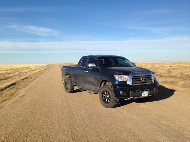 2007 Toyota Tundra with 18x9 Fuel Full Throttle wheels