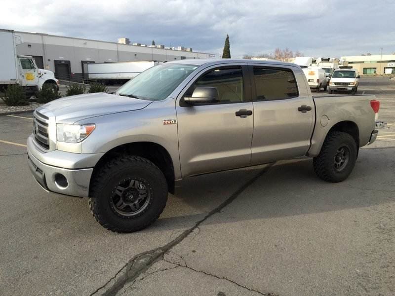 2006 Toyota Tundra with Fuel Anza wheels