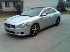 2009 Nissan Maxima with 20x8.5 Diamo wheels